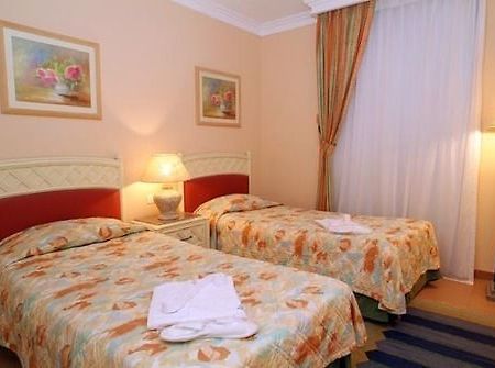 Hurghada Suites & Apartments Serviced By Marriott Екстер'єр фото A room at the hotel