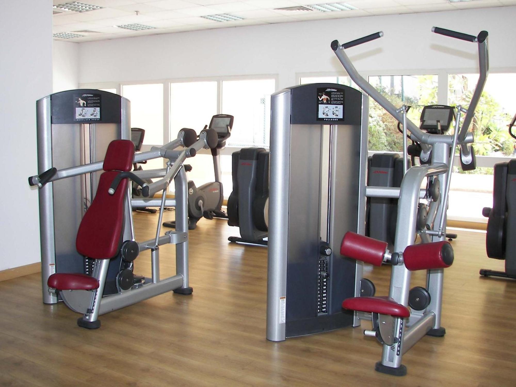 Hurghada Suites & Apartments Serviced By Marriott Екстер'єр фото Modern gym equipment