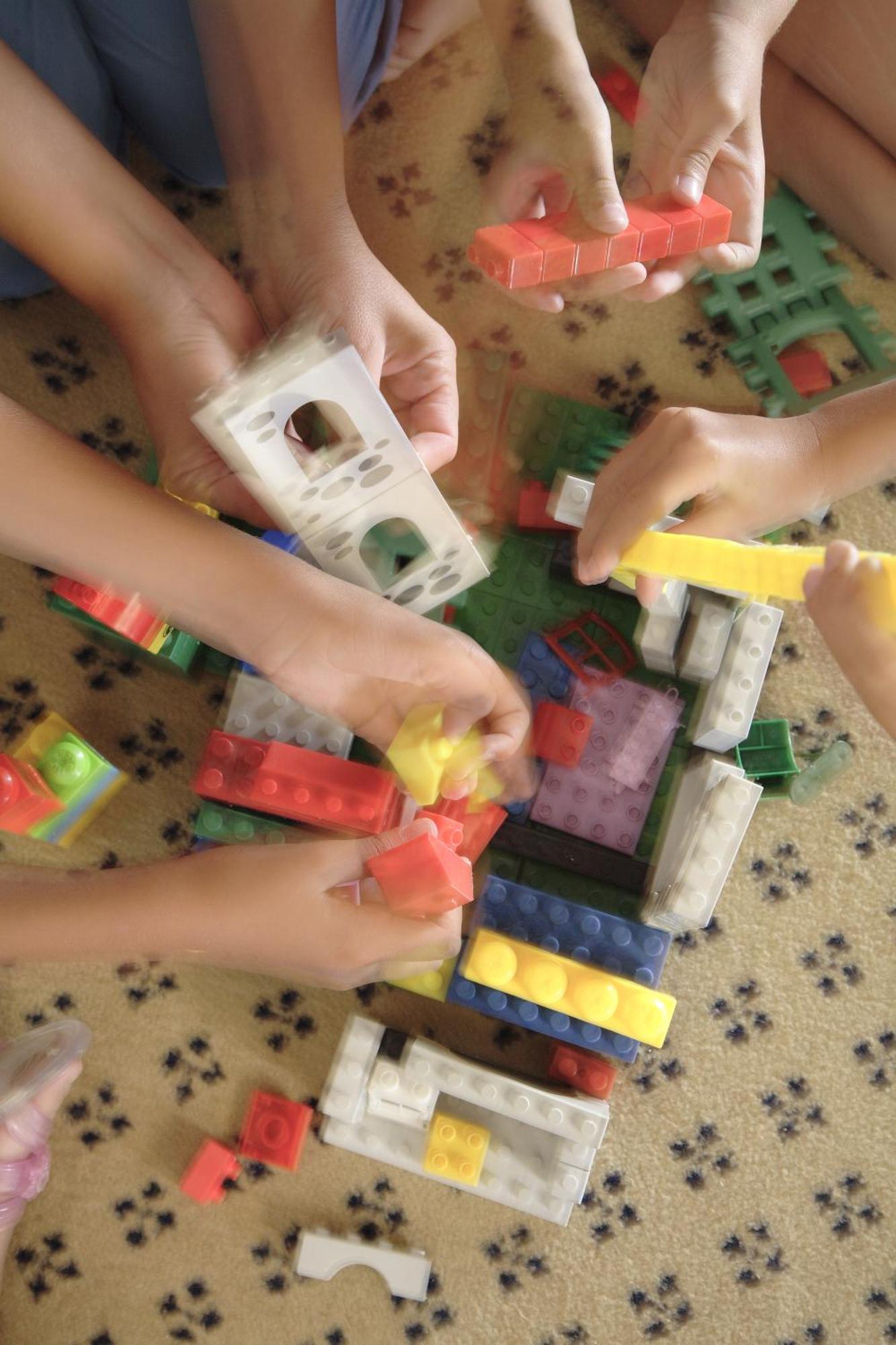 Hurghada Suites & Apartments Serviced By Marriott Екстер'єр фото Children playing with plastic building blocks