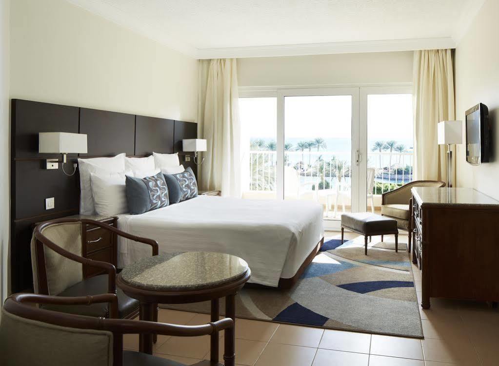 Hurghada Suites & Apartments Serviced By Marriott Екстер'єр фото A room at the Hilton Sharm El Sheikh