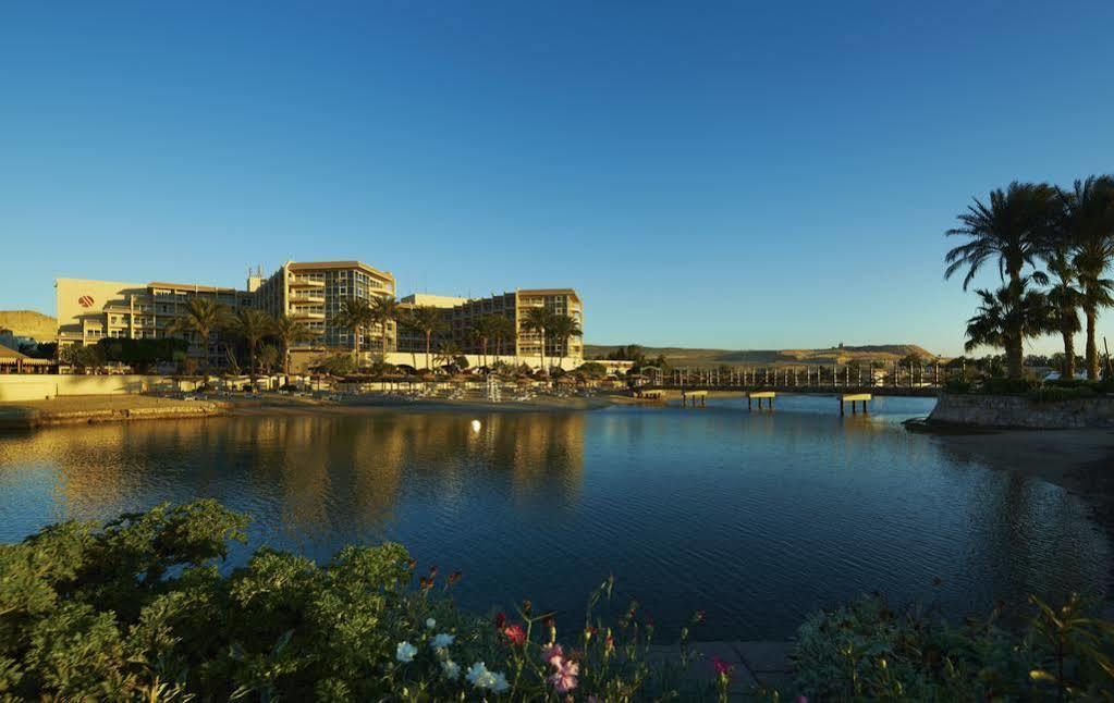 Hurghada Suites & Apartments Serviced By Marriott Екстер'єр фото View of the lake from the west